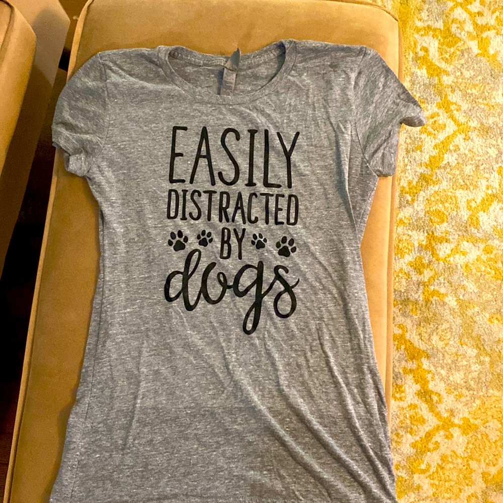 Dog lover t-shirt women’s medium grey - Easily Distracted by Dogs
